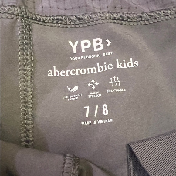 Abercrombie Kids Boys Cargo Shorts Size 7/8 – Quick-Dry Gray Utility Shorts - Picture 2 of 7